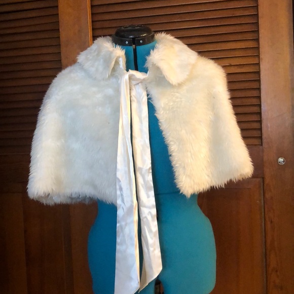 White fur like material - Picture 1 of 1